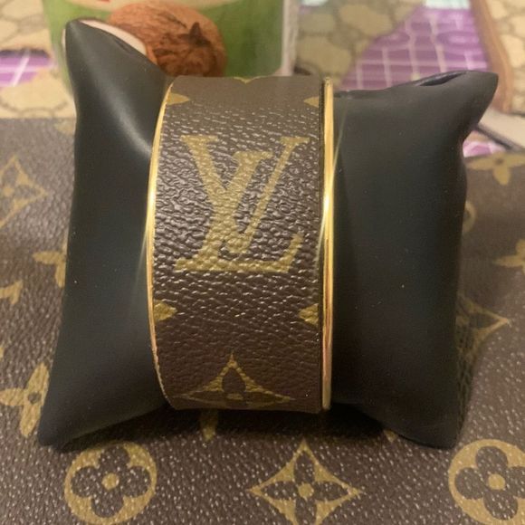 Cuff bracelet - Picture 2 of 6